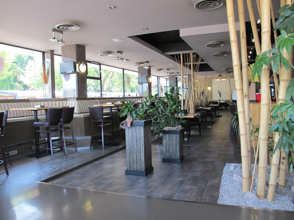 Kapitol Hotel Most