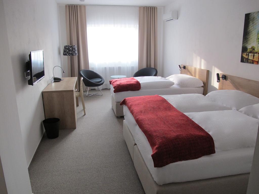 Kapitol Hotel Most